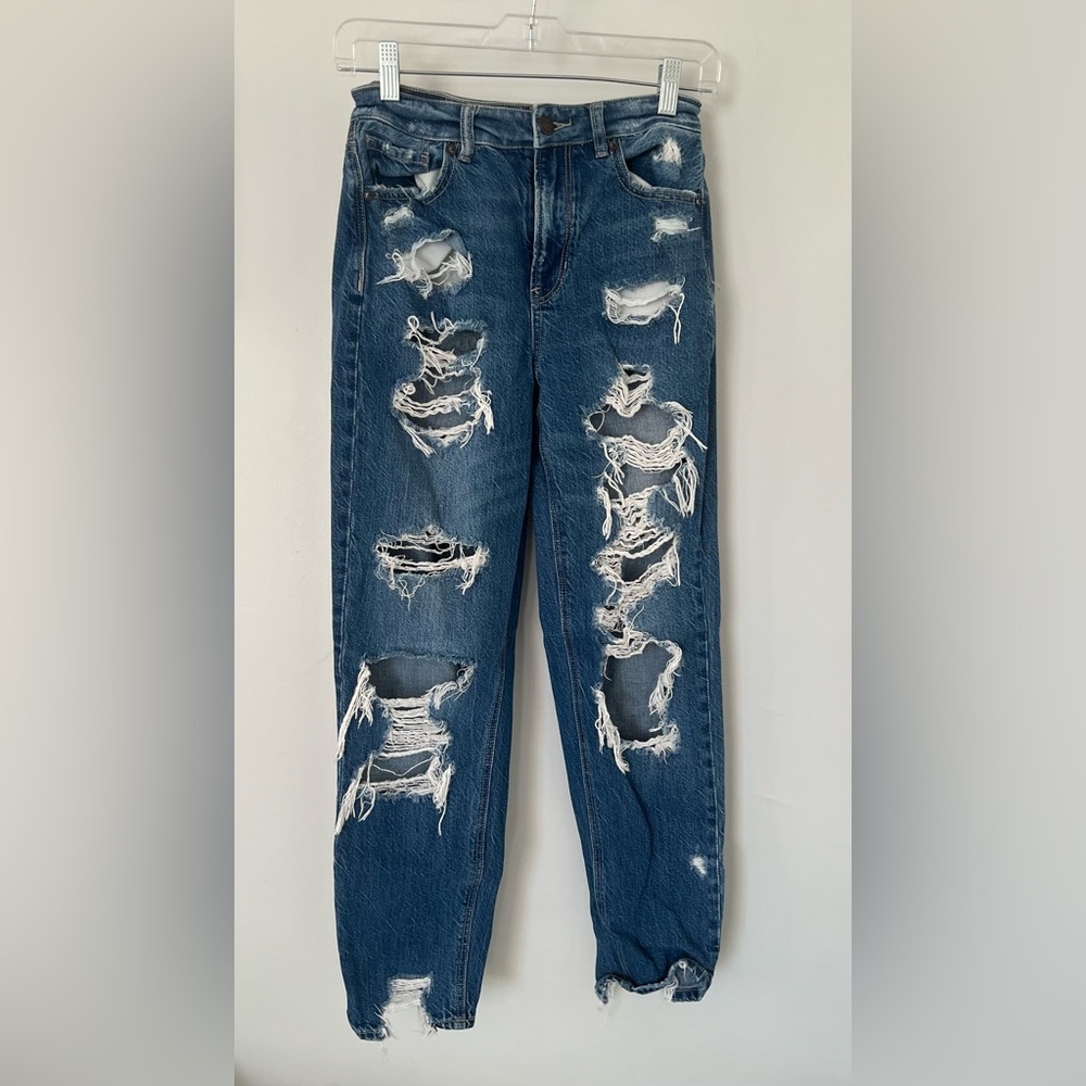 American Eagle Mom Jeans Ripped size 0